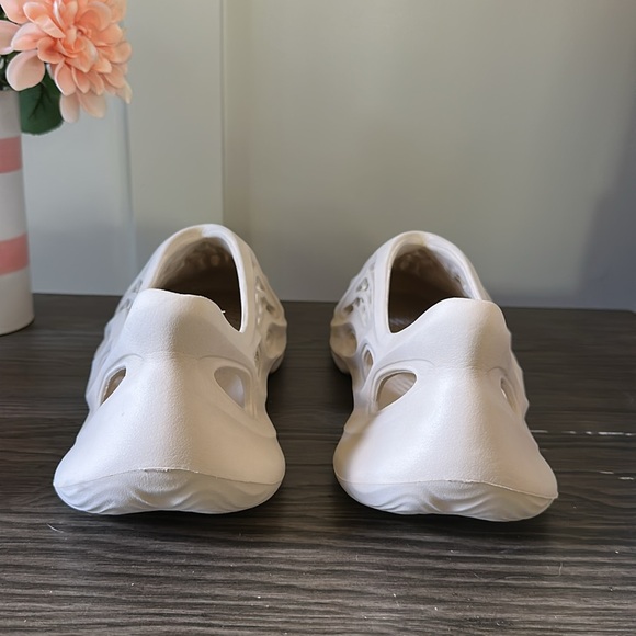 Yeezy FOAM RNNR - Picture 4 of 6